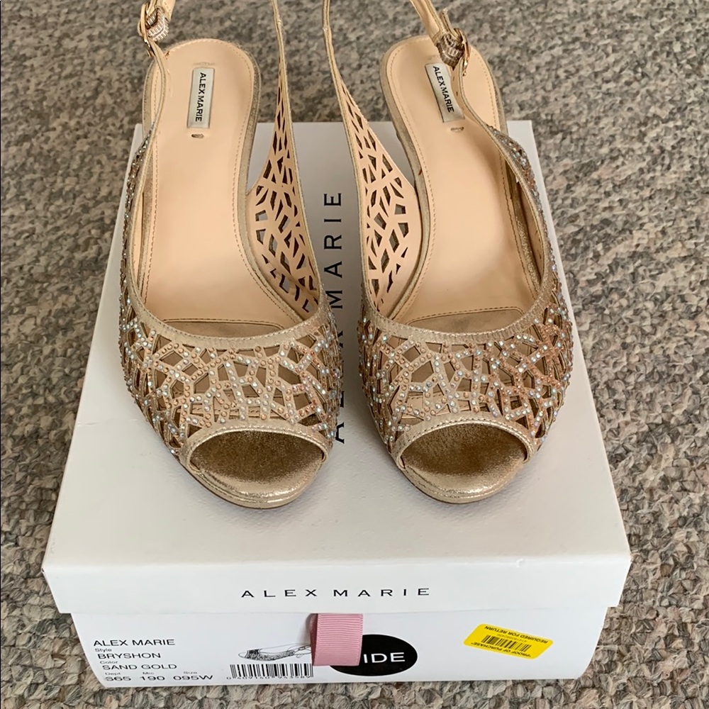 Alex Marie Gold 2 1/2” Heels with Intricate Cutout Design EUC